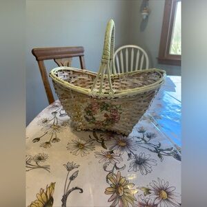 Easter Basket handpainted & decoupage with floral prints 7 x 8 x 13“ oval basket